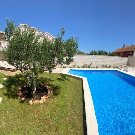 Villa Mediterra Garden & Pool Bol Exteriör bild