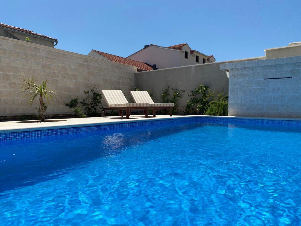 Villa Mediterra Garden & Pool Bol Exteriör bild