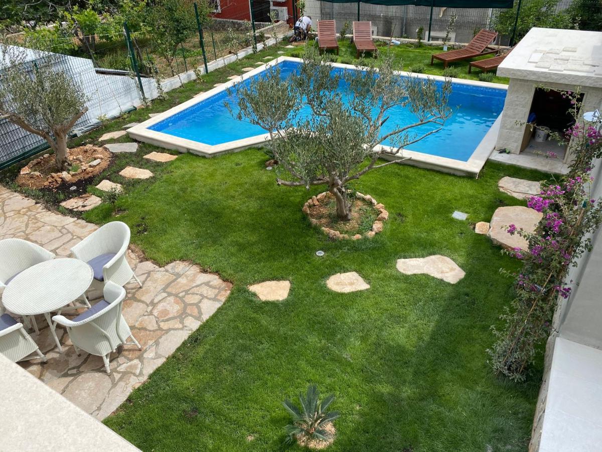 Villa Mediterra Garden & Pool Bol Exteriör bild